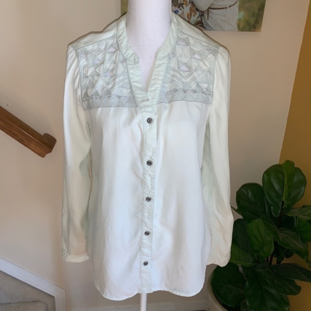 Holding horses laser cut tencel button down‎ top S
